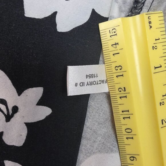 VTG Express Womens Black & White Floral Stretch Mini Skirt Size 1/2 - Picture 2 of 8